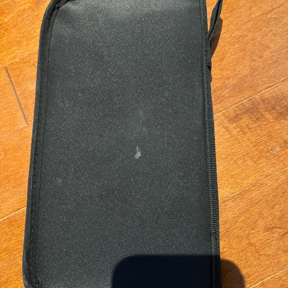 Black passport holder - Picture 5 of 11